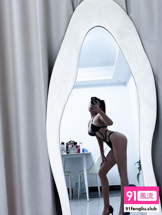 舞蹈一字马老师